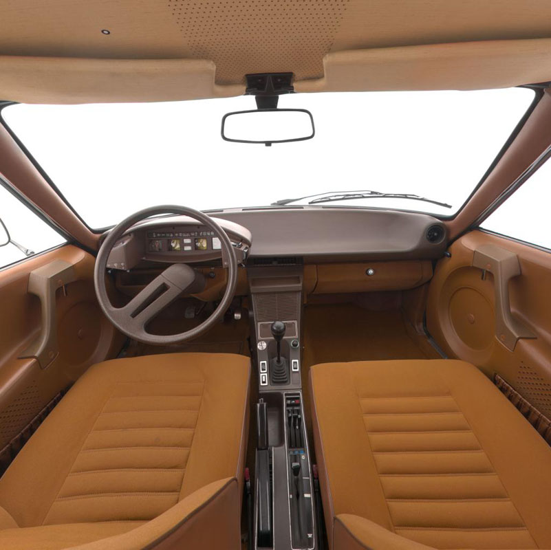 Estas son las seis berlinas que han escrito la historia de Citroën 7 Motor16 Citroen CX. Interior.