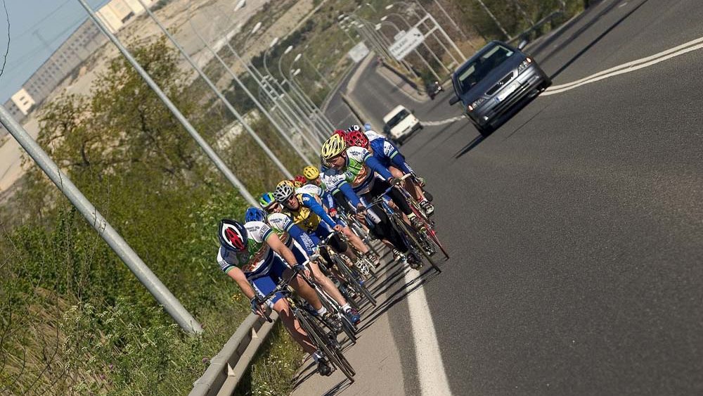 Las multas por las que la DGT te quita seis puntos del carnet 131 Motor16 No guardar distancia de seguridad con los ciclistas