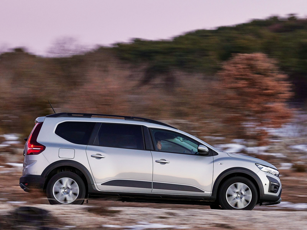 Los 7 plazas que se venden en España: mucho y bueno para viajar 8 Motor16 Dacia Jogger 2022 1600 3c 1 Motor16