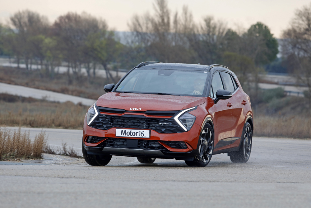 Emilio Herrera (Kia Iberia): "Los premios están bien, pero lo que cuentan son las ventas” 5 Motor16 Emilio Herrera Kia SPORTAGE 1.6 T GDI 48 V GT LINE 150 CV Motor16