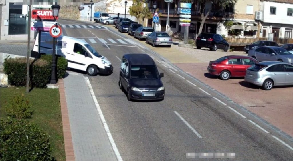 La imprudencia de las furgonetas que pone en riesgo la seguridad del resto de conductores 1 Motor16 furgonetas
