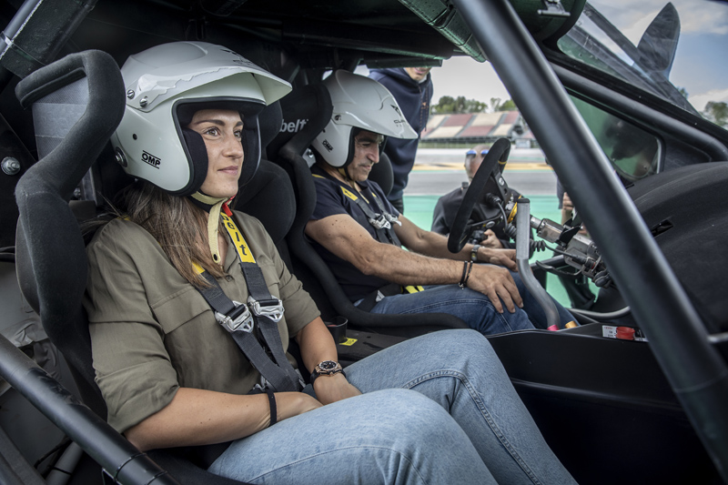 Alexia Putellas, Ansu Fati o Saúl Craviotto se suben al Cupra eléctrico más radical y esto es lo que pasa 6 Motor16 FC Barcelona Cupra urbanrebel7 Motor16