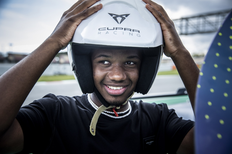 Alexia Putellas, Ansu Fati o Saúl Craviotto se suben al Cupra eléctrico más radical y esto es lo que pasa 7 Motor16 FC Barcelona Cupra urbanrebel8 Motor16