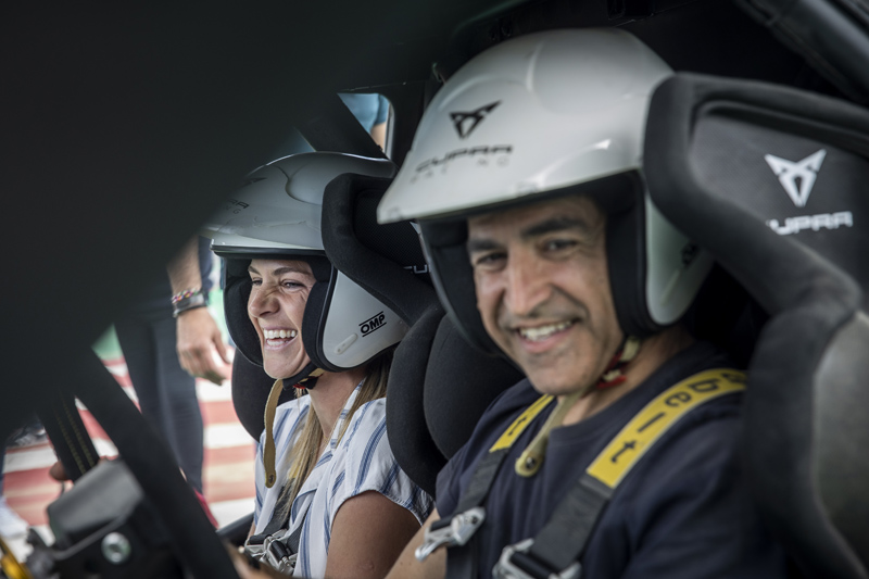 Alexia Putellas, Ansu Fati o Saúl Craviotto se suben al Cupra eléctrico más radical y esto es lo que pasa 8 Motor16 FC Barcelona Cupra urbanrebel9 Motor16