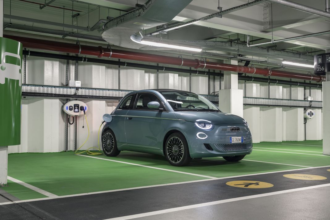 El Fiat 500e apuesta por la movilidad eléctrica con estilo 19 Motor16 Fiat 500ws8a7248hdredit 5fc6639e8ae2b Motor16