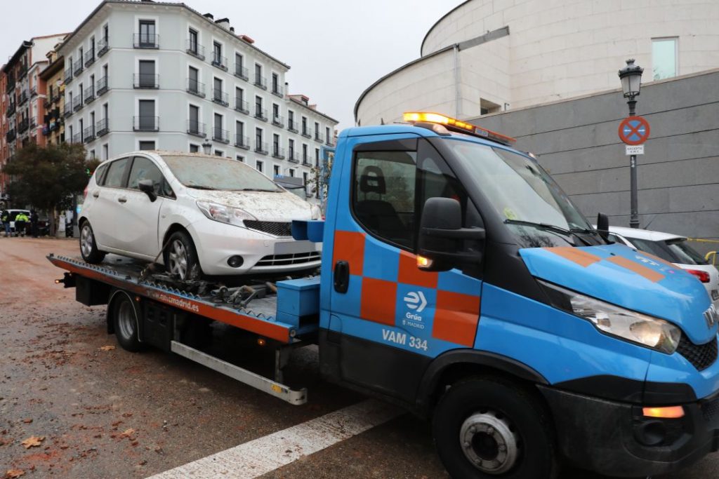 Cómo recuperar tu coche si se lo ha llevado la grúa y cuánto debes pagar 42 Motor16 Grua municipal01 Motor16