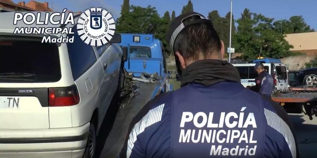 Los únicos casos en los que la grúa se puede llevar tu coche 77 Motor16 Grua municipalEuropaPress 3706614 retirados 21 coches aparcados carabanchel irregularidades detenido conducir Motor16