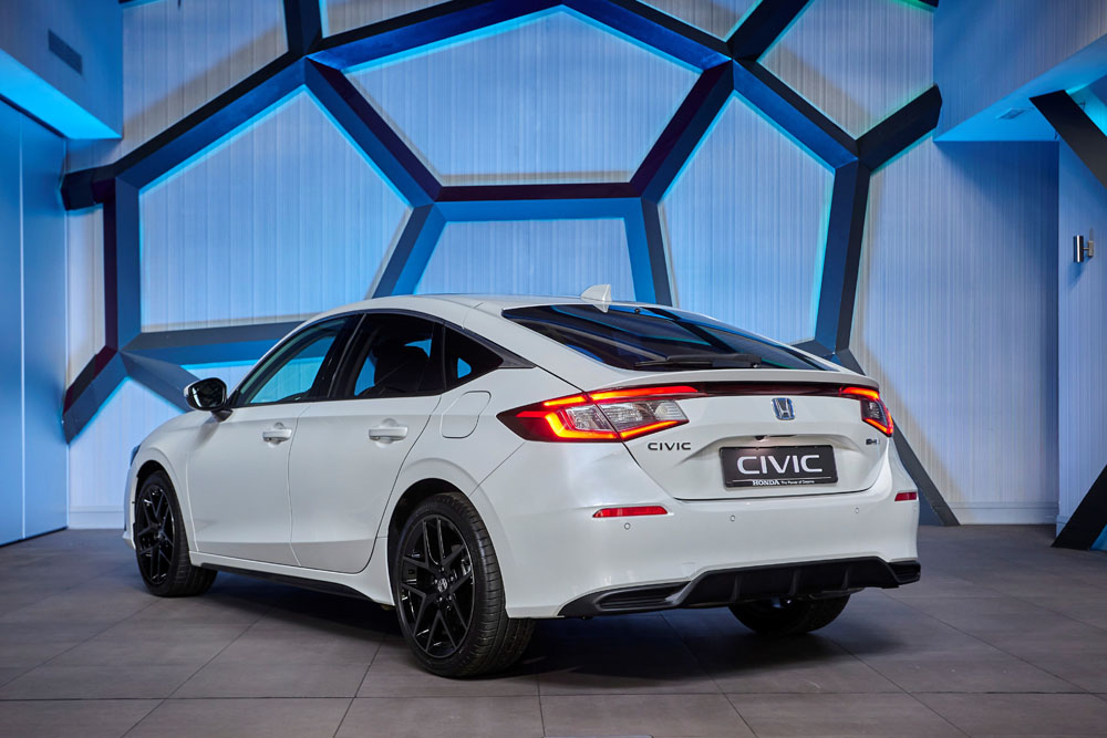 A los 50 años el Honda Civic se hace híbrido 1 Motor16 Trasera Honda Civic 2022