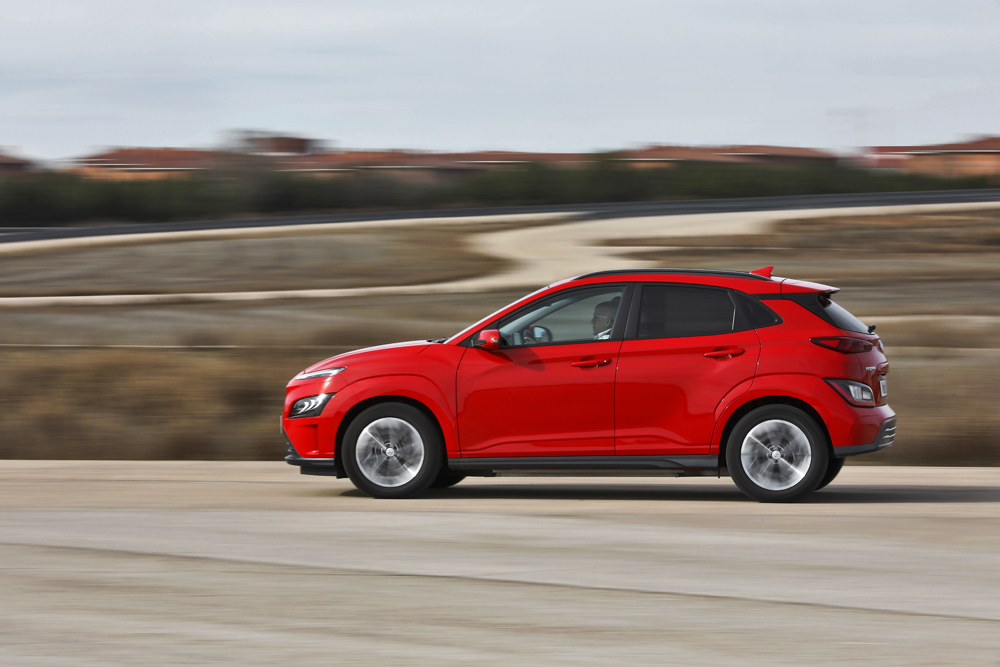 Hyundai Kona EV 150 kW Style Sky. Entre los mejores 15 Motor16 Hyundai Kona EV 150KW Style Sky. 2022 1819 06 Motor16