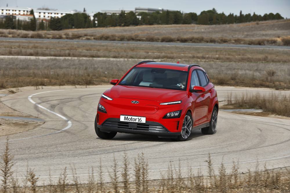 Hyundai Kona EV 150 kW Style Sky. Entre los mejores 11 Motor16 Hyundai Kona EV 150KW Style Sky. 2022 1819 07 Motor16