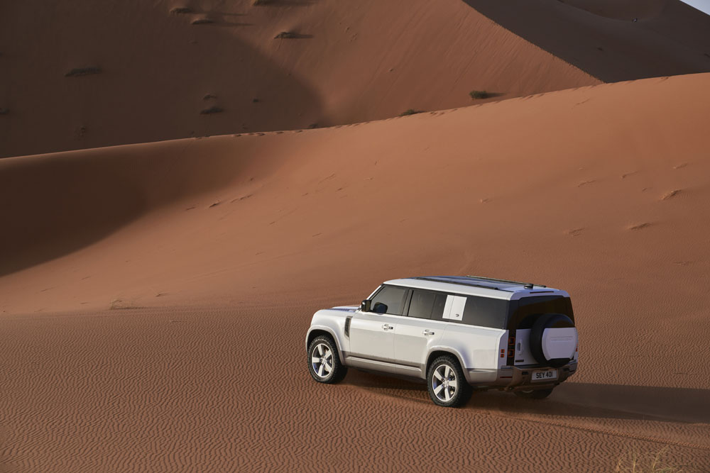 Land Rover Defender 130, un minibus offroad 4 Motor16 Land Rover Defender 130 2 Motor16