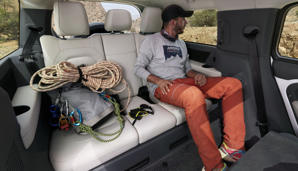 Land Rover Defender 130, un minibus offroad 5 Motor16 Land Rover Defender 130 3 Motor16