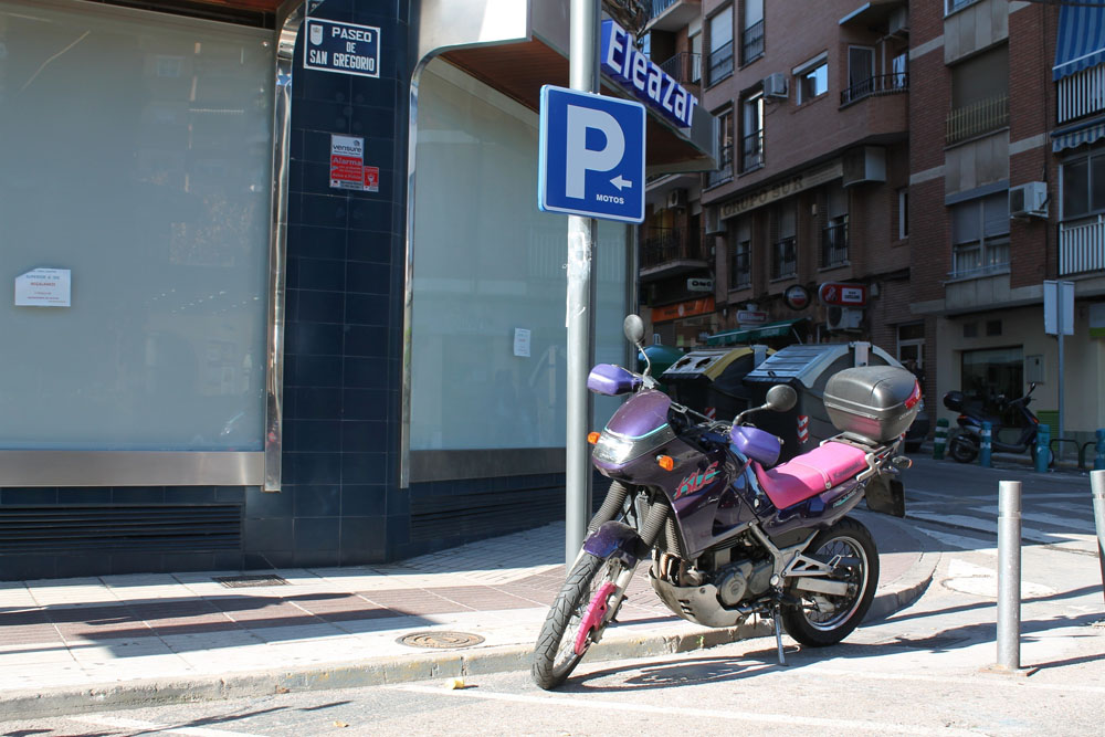 Moto aparcada.