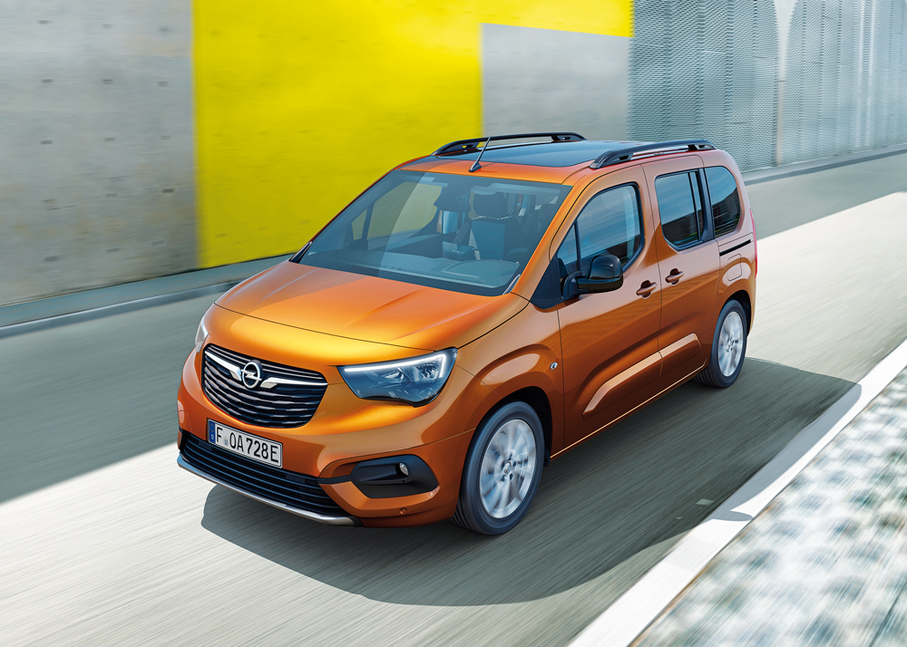 Los 7 plazas que se venden en España: mucho y bueno para viajar 12 Motor16 Opel Combo e Life 514351 1 Motor16