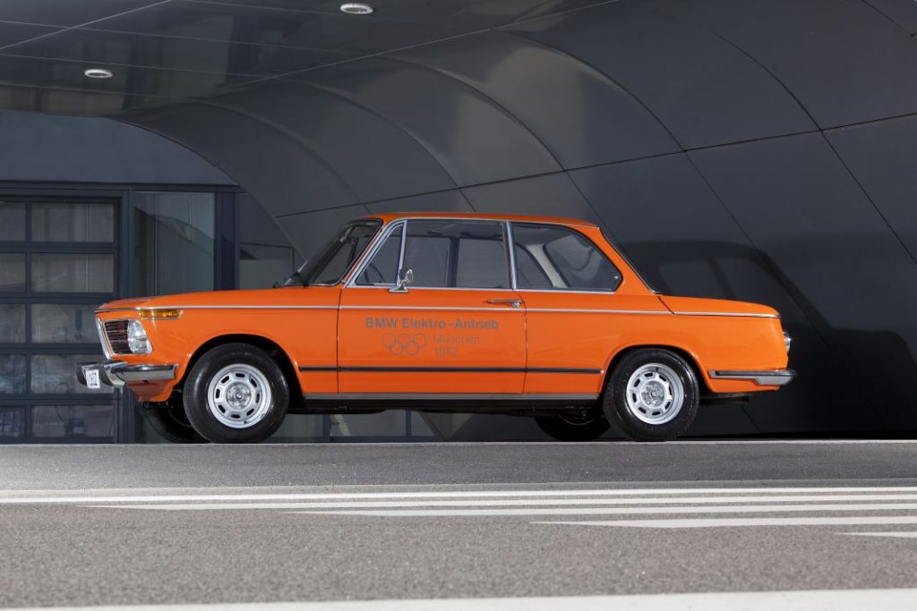 El primer coche eléctrico de BMW celebra su 50 aniversario 2 Motor16 P90108475 highRes bmw 1602 electric 12 Motor16