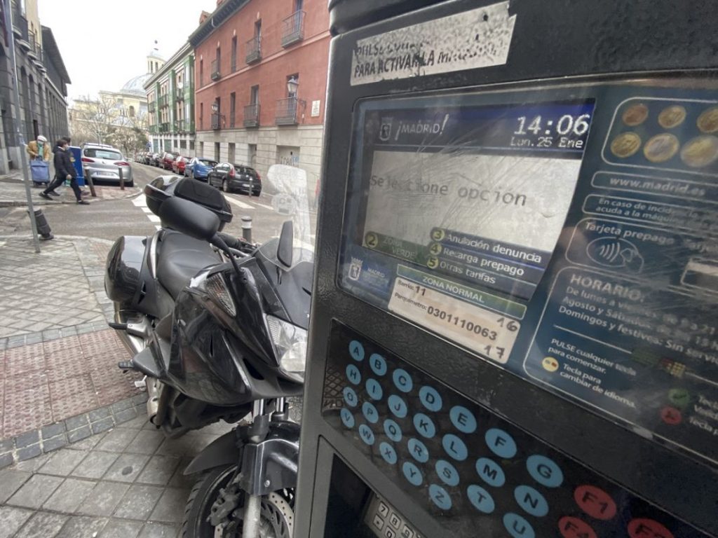 ¿Qué ocurre si me equivoco en la matrícula en los aparcamientos regulados? 12 Motor16 Parquimetro Motor16