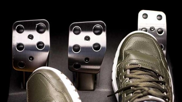 10 trucos para ahorrar gasolina que recomienda la DGT y que son perfectos para 'la cuesta de septiembre' 1 Motor16 one pedal