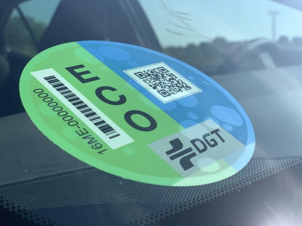 Zona SER en Madrid: ¿Cuánto dinero cuesta aparcar un coche? 8 Motor16 Pegatina ECO Motor16