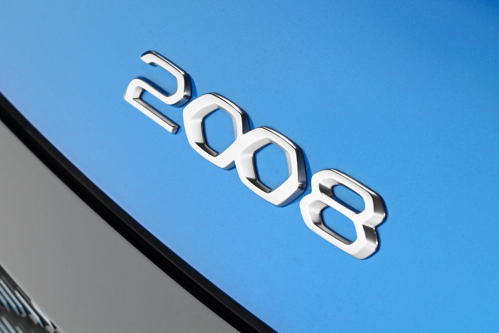 Peugeot 2008 1.2 PureTech 130 EAT8 Allure. Imagen y algo más 4 Motor16 Peugeot 2008 1.2 PureTech 130 EAT8 Allure 1813 2022 1 Motor16