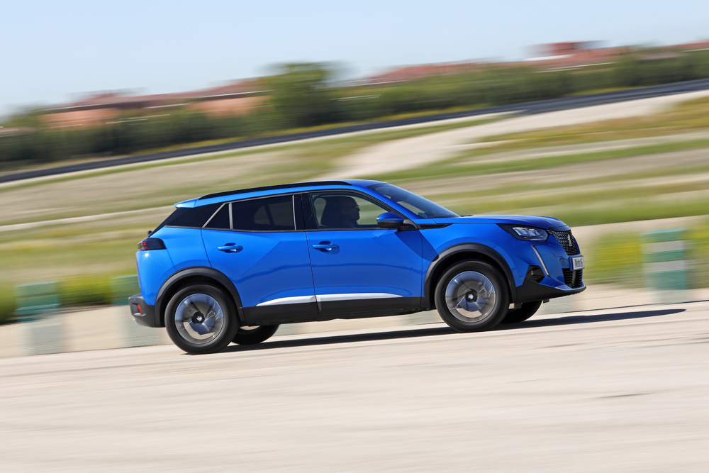 Peugeot 2008 1.2 PureTech 130 EAT8 Allure. Imagen y algo más 5 Motor16 Peugeot 2008 1.2 PureTech 130 EAT8 Allure 1813 2022 3 Motor16