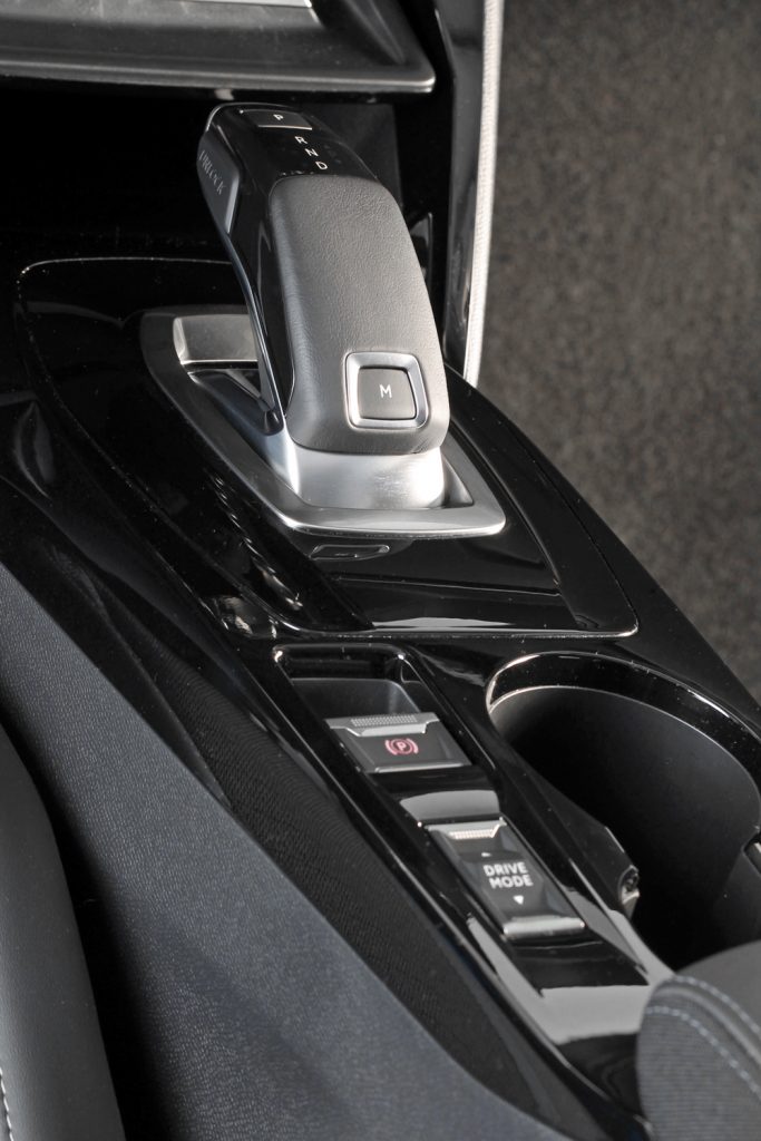 Peugeot 2008 1.2 PureTech 130 EAT8 Allure. Imagen y algo más 10 Motor16 Peugeot 2008 1.2 PureTech 130 EAT8 Allure 1813 2022 6 Motor16