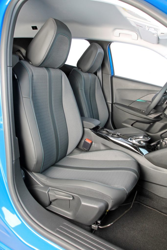 Peugeot 2008 1.2 PureTech 130 EAT8 Allure. Imagen y algo más 11 Motor16 Peugeot 2008 1.2 PureTech 130 EAT8 Allure 1813 2022 7 Motor16