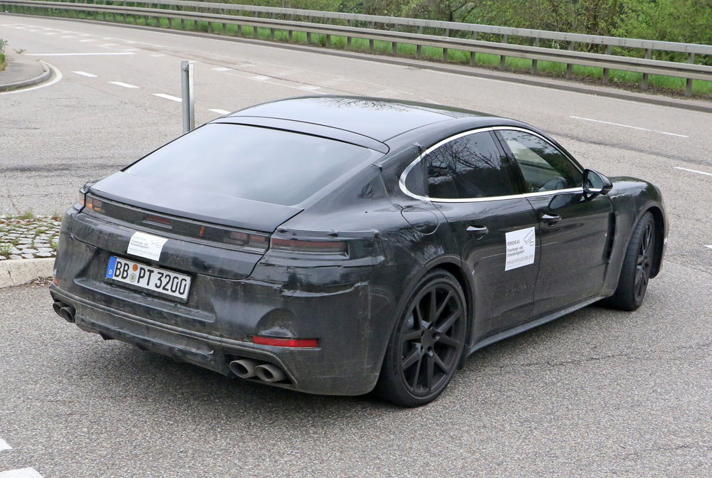 El futuro Porsche Panamera lo puedes ver en una pantalla 12 Motor16 Porsche Panamera 11 Motor16