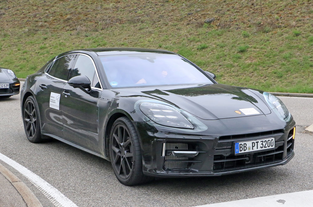 El futuro Porsche Panamera lo puedes ver en una pantalla 6 Motor16 Porsche Panamera 5 Motor16