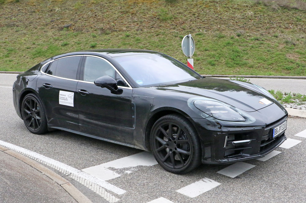 El futuro Porsche Panamera lo puedes ver en una pantalla 9 Motor16 Porsche Panamera 8 Motor16