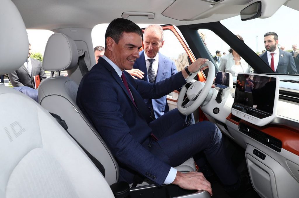 El presidente del Gobierno, Pedro Sánchez, viajó a Sagunto (Valencia) para presentar el proyecto de gigafactoría de baterías del Grupo Volkswagen.