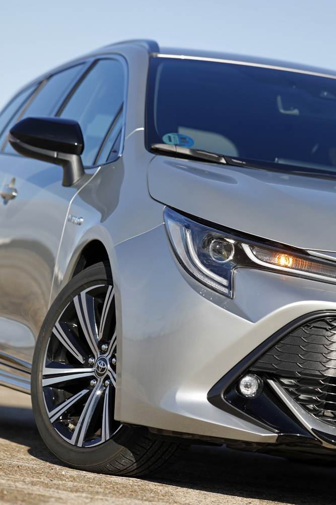 Probamos el Toyota Corolla Touring Sports. Apuesta racional 10 Motor16 TOYOTA COROLLA TOURING SPORTS HYBRID 1813 2022 15 Motor16