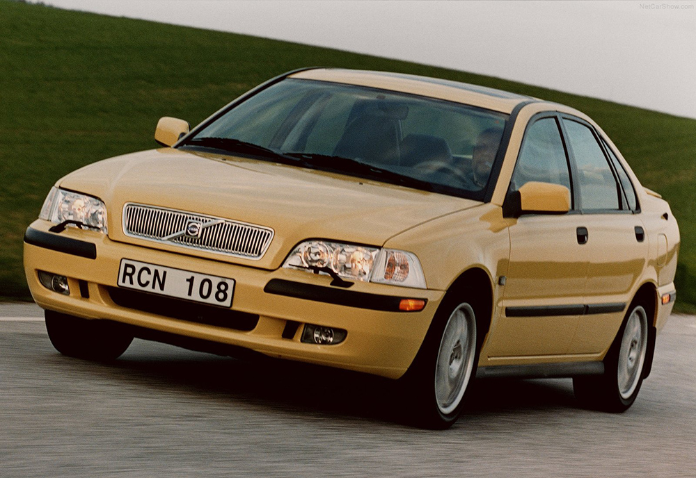 Volvo S40.