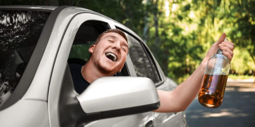 Control de alcoholemia: ¿Puedo dar positivo si tengo resaca? 131 Motor16 alcohol volante Motor16