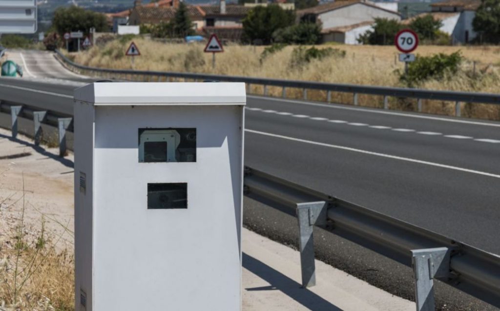 Esto sucede si frenas justo antes de pasar por un radar 28 Motor16 Señalizar cajas también da resultado