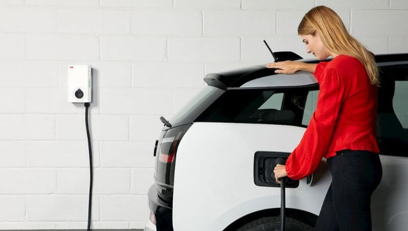 ¿Cuánto tarda en cargar un coche eléctrico?
