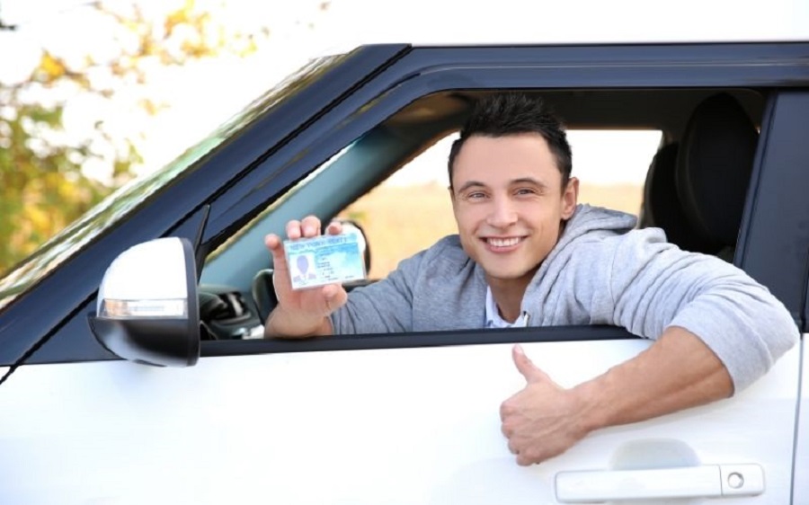 La única manera de poder conseguir una beca de 100 euros para sacarte el carnet de conducir 35 Motor16 carnet de coche Motor16