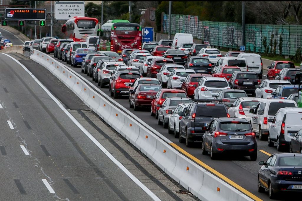 La multa que la DGT debería ponerte y no lo hace 93 Motor16 carril central 16 Motor16