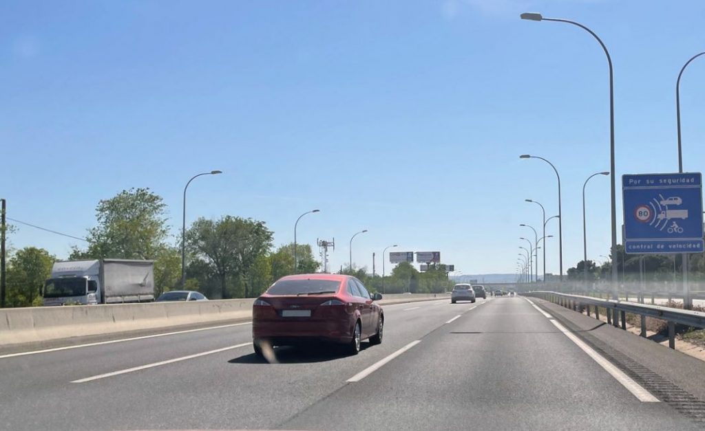 La multa que la DGT debería ponerte y no lo hace 92 Motor16 carril central 18 Motor16