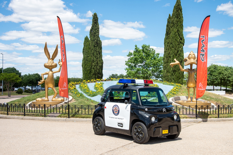 Y el nuevo coche de policía es... ¡Un Citroën Ami! 2 Motor16 citroen ami warner bross3 Motor16