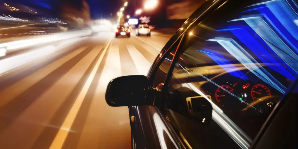 Lo hacemos mal: así hay que colocar los brazos en el volante 27 Motor16 Ajusta la altura correcta del volante del coche