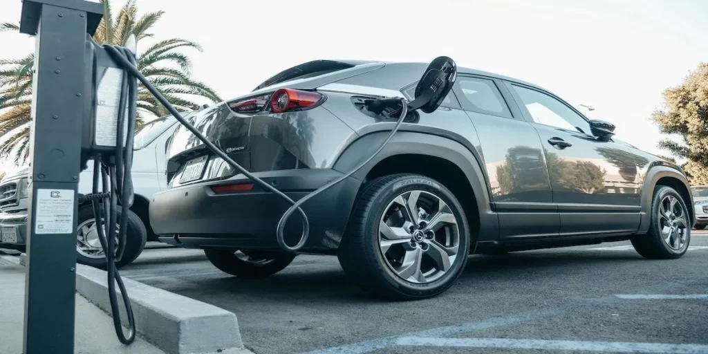 La multa de la DGT por quedarte sin batería en tu coche eléctrico 81 Motor16 ¿Qué es un coche eléctrico?