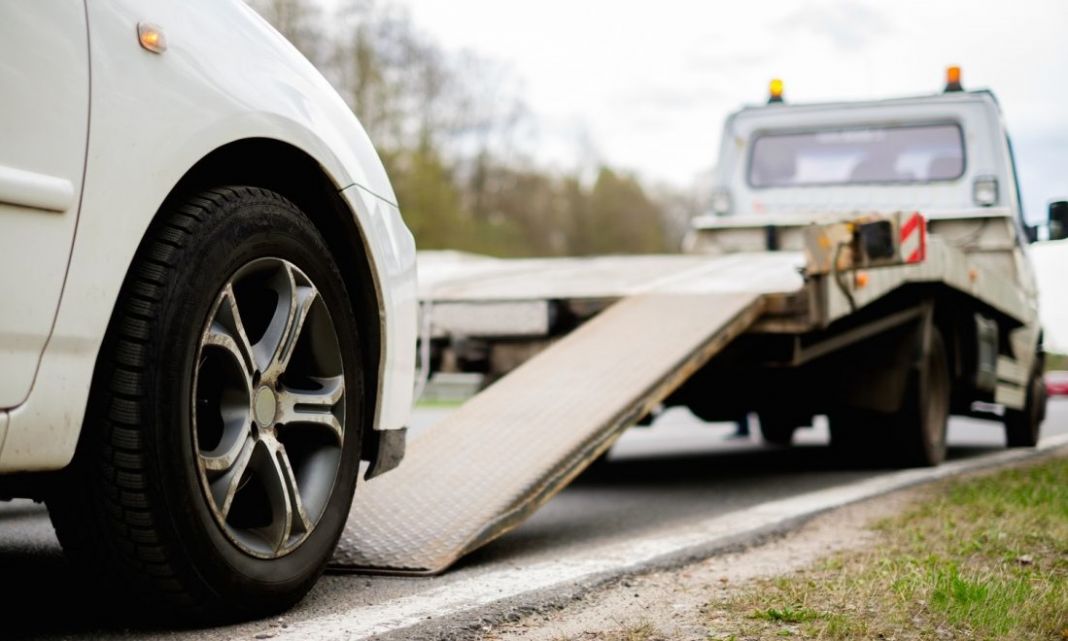 Que la batería de tu coche no te deje tirado: Así puedes conseguir que te dure toda la vida. Incluso en verano 1 Motor16 avería en carretera