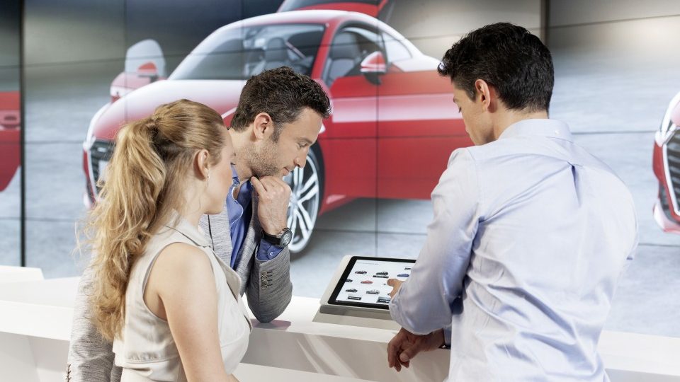 Radiografía del comprador de coche nuevo; más caros, más usados y más financiación 1 Motor16 concesionario audi estambul edited Motor16