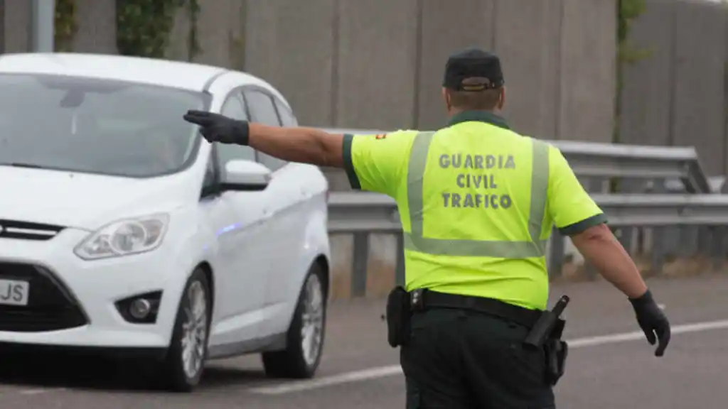 La DGT te multará por llevar los cristales sucios