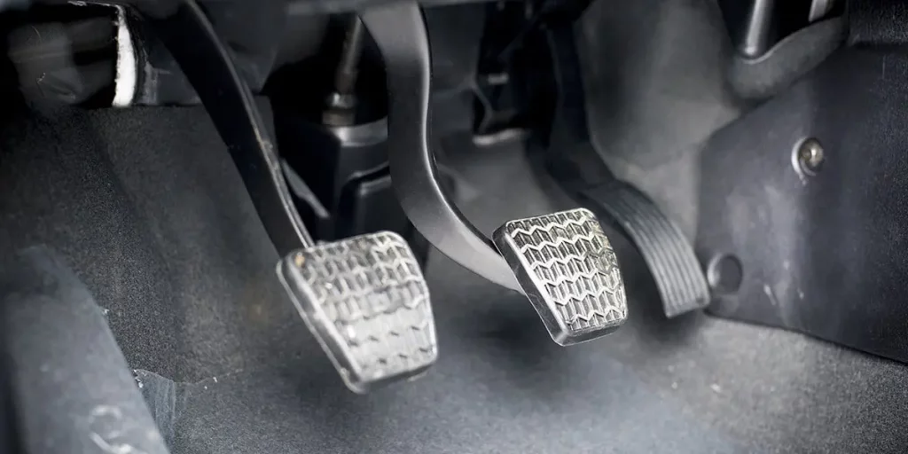 pedal de embrague