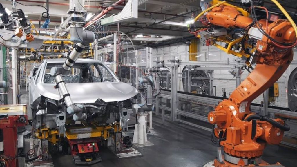 Stellantis producirá 50.000 baterías para coches eléctricos al año en Madrid 2 Motor16 La planta de Villaverde, en Madrid, produce coches como el C4 y el CX4 y sus diferentes versiones.