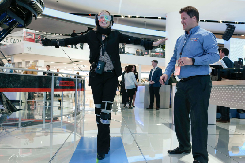 Prueba de uno de los trajes especiales de Ford.