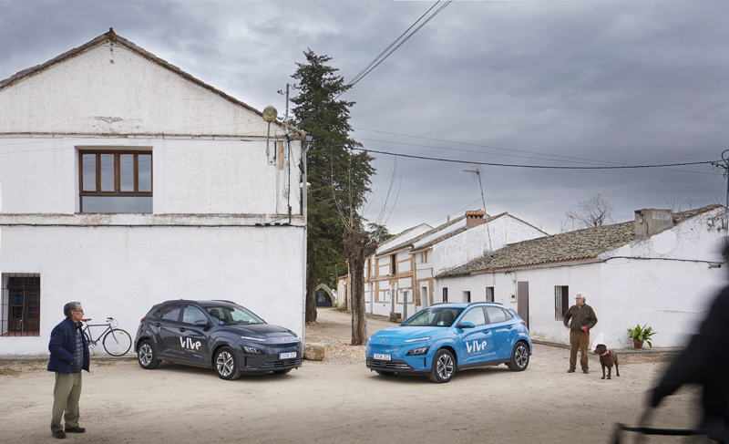 El tamaño no importa: cuatro vecinos, un Hyundai ecológico... y Jesús Calleja 63 Motor16 Hyundai VIVe en Illán de Vacas.