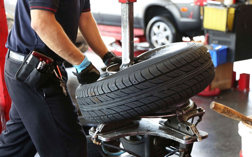 ¿Pierdo la garantía si hago el mantenimiento de mi coche en Midas, Aurgi, FeuVert o Norauto? 30 Motor16 Los peligros de reparar una llanta que debes evitar
