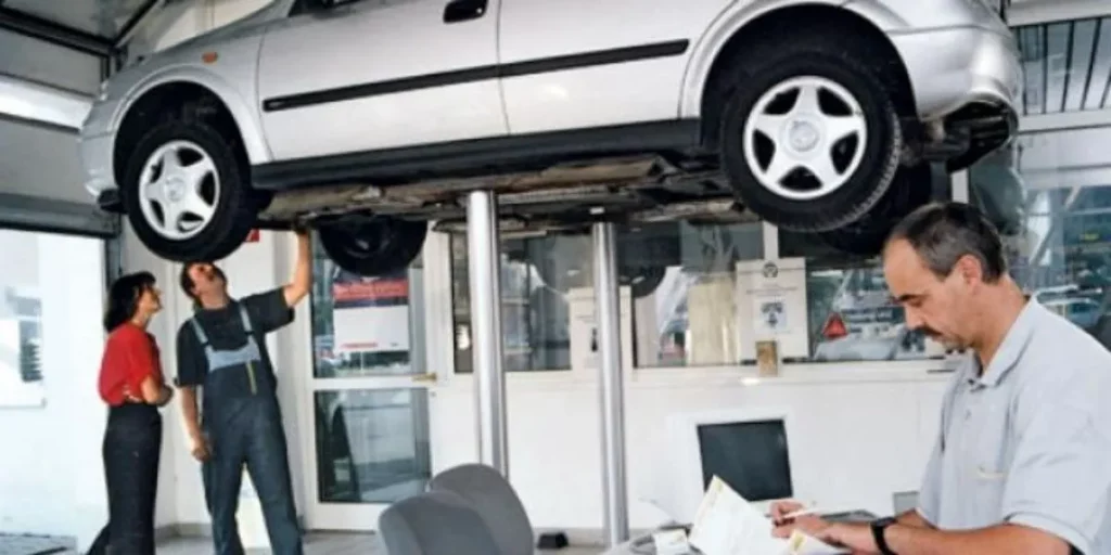 Esta es la luz del tablero que puede romper tu coche 22 Motor16 No retrasar el mantenimiento del coche